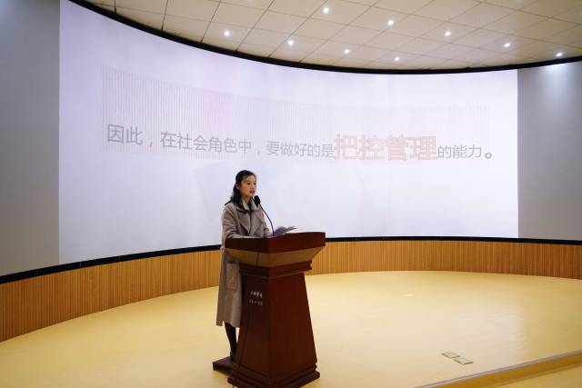 18日上午,丽水市v音乐研究院音乐音乐教研员陈丽虹高中作了《基于女人的一个陌生学科老师甫来信下载图片