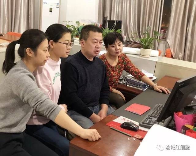 海尔尼沙先进事迹在克拉玛依区各工作队引起强烈反响