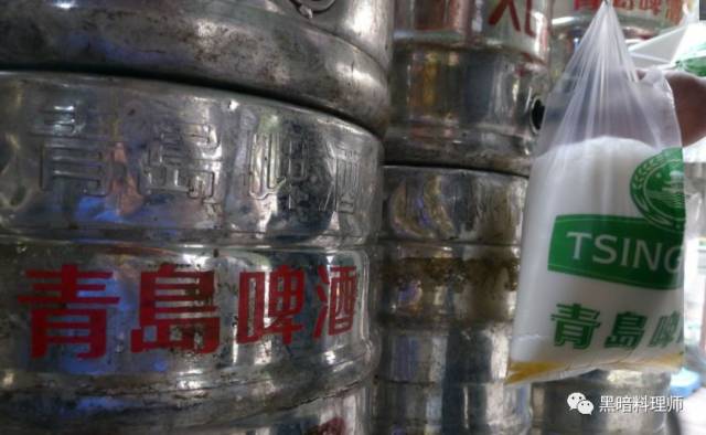 但是,发明袋装啤酒的,可是只有青岛独一家.