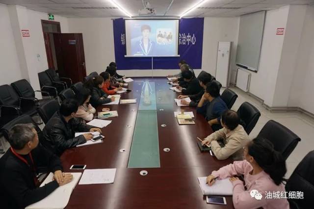 海尔尼沙先进事迹在克拉玛依区各工作队引起强烈反响