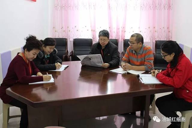 海尔尼沙先进事迹在克拉玛依区各工作队引起强烈反响