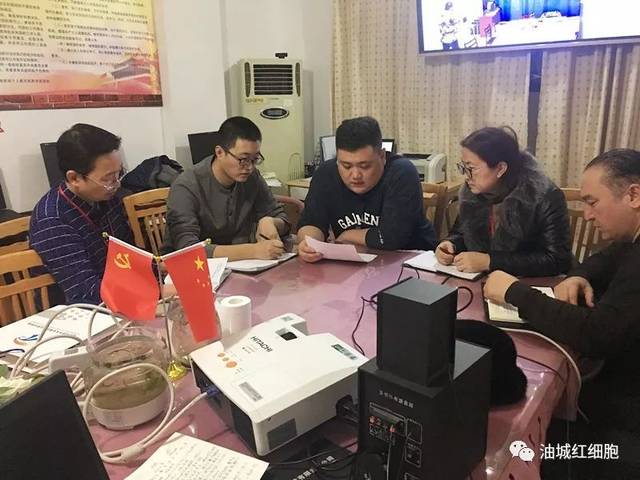 海尔尼沙先进事迹在克拉玛依区各工作队引起强烈反响