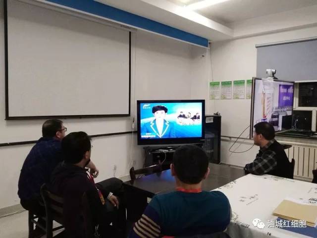 海尔尼沙先进事迹在克拉玛依区各工作队引起强烈反响