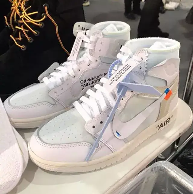 还记得 virgil abloh 先前曾否认 off-white x air jordan   全白配色