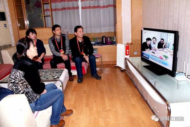 海尔尼沙先进事迹在克拉玛依区各工作队引起强烈反响