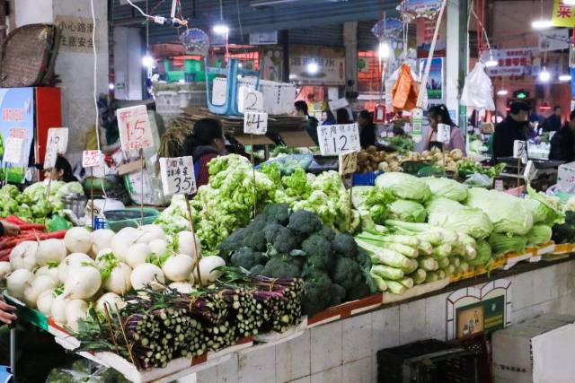 实拍!重庆菜市场发生的真实一幕,感动了所有人