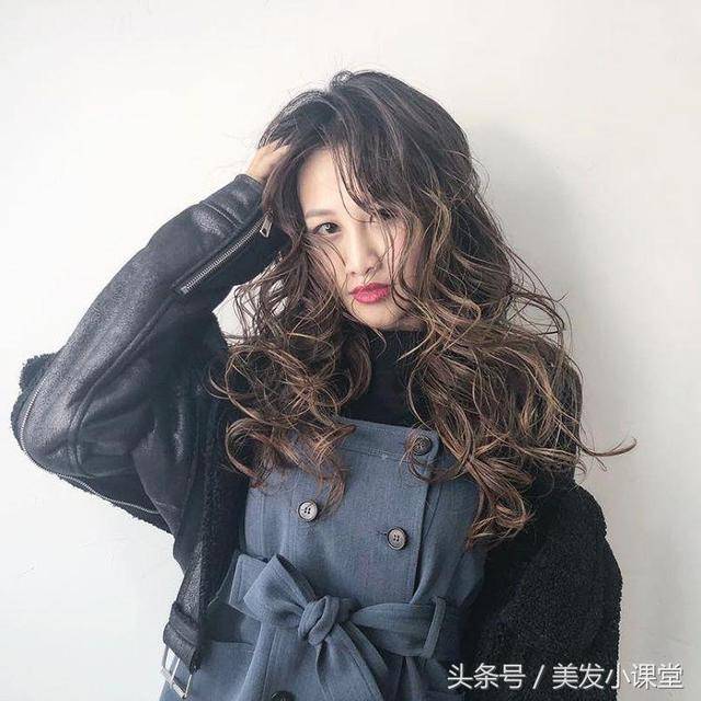 十款2018最火的卷发,今年烫发就这样烫