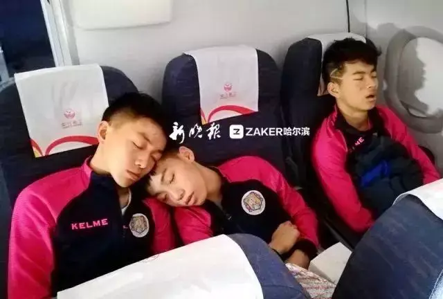 足球少年春节不回家|哈尔滨火山鸣泉梯队启程