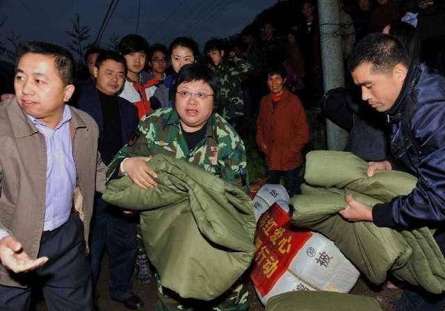 欢捐款太吓人,赵本山霸气,而他捐出全部56亿身