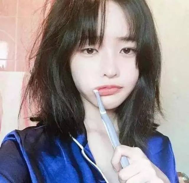 自己怎么染黑色比较自然 11e6e2c9bf294567b605a1474b07d33c.jpeg