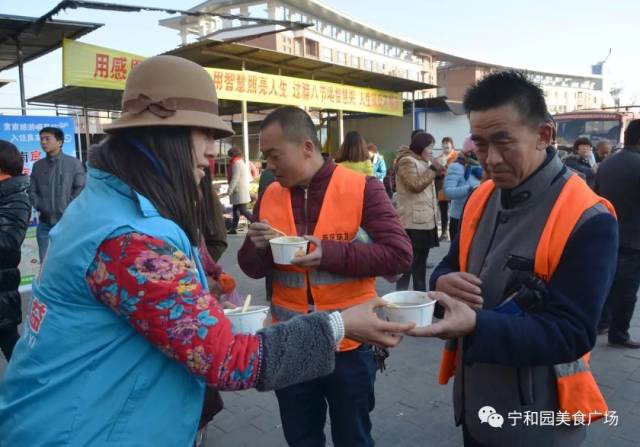 传承民俗文化,弘扬奉献精神  张掖宁和园美食广场腊八节免费奉粥,爱心