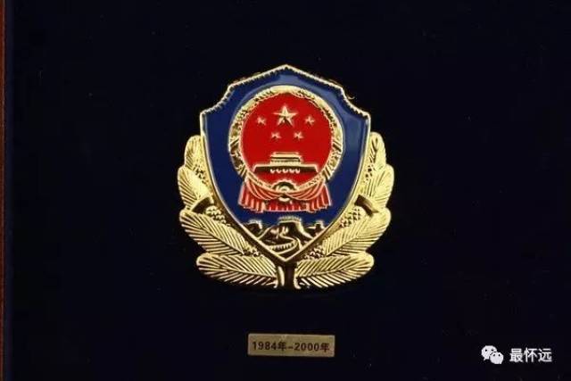 中国警察110年帽徽演变史,哪个最好看?