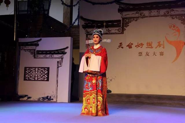 开场歌手王珊珊的一首《唱脸谱》 1号:叶露丹 女,21岁,天台县街头镇