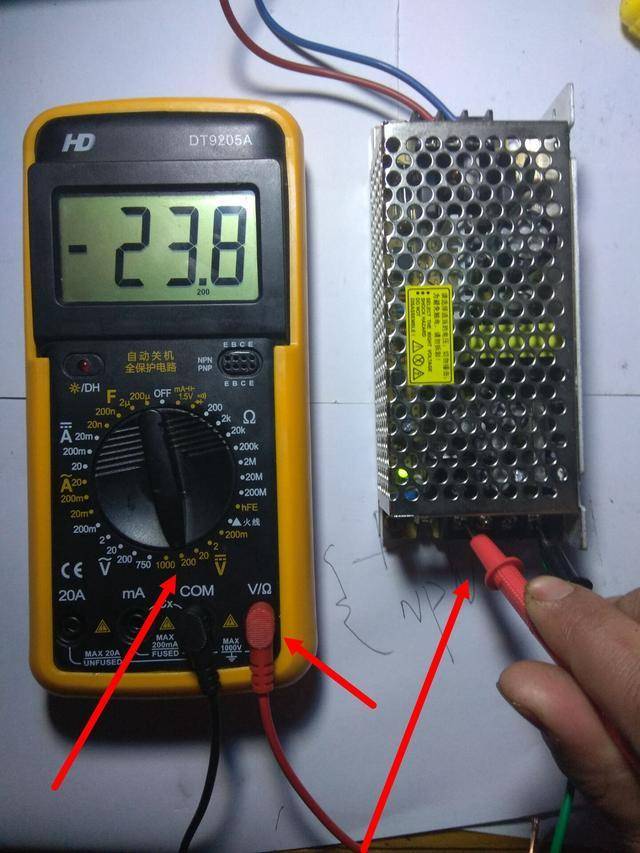 电工知识:万用表又叫3用表,万用表测电压电流电阻的图解