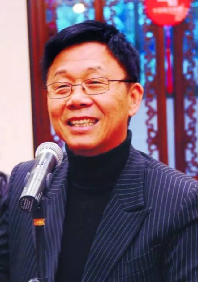邓颖忠曾是一介农民,白手起家,今日成就坦坦荡荡的摆在人们眼前,就