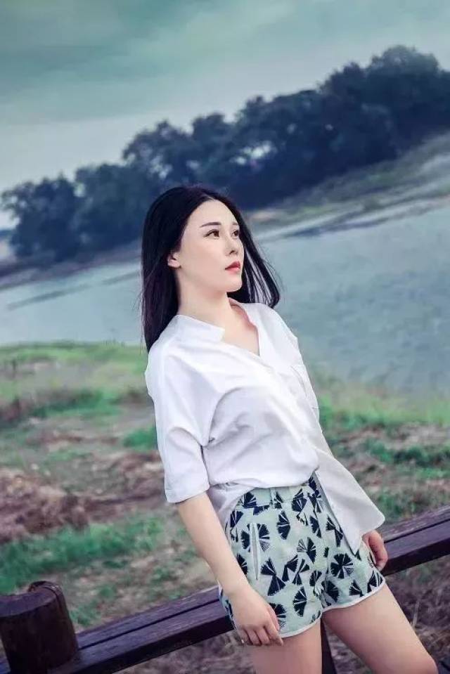 大鹰潭又出歌手啦!还是个大美女!新歌真好听!