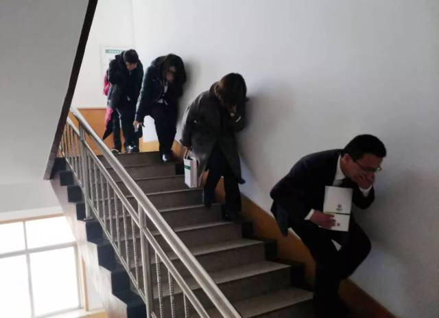 现场火灾应急逃生演练