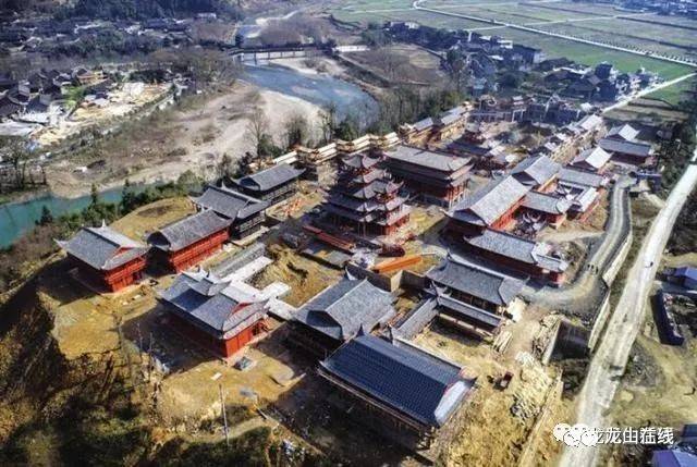 1月11日,龙山县苗儿滩镇黎明村,惹巴拉土家影视城建设基本完工.