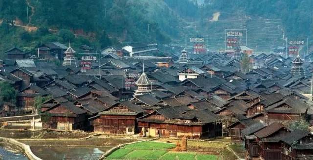 贵州侗寨即侗族村落,大多就其地形