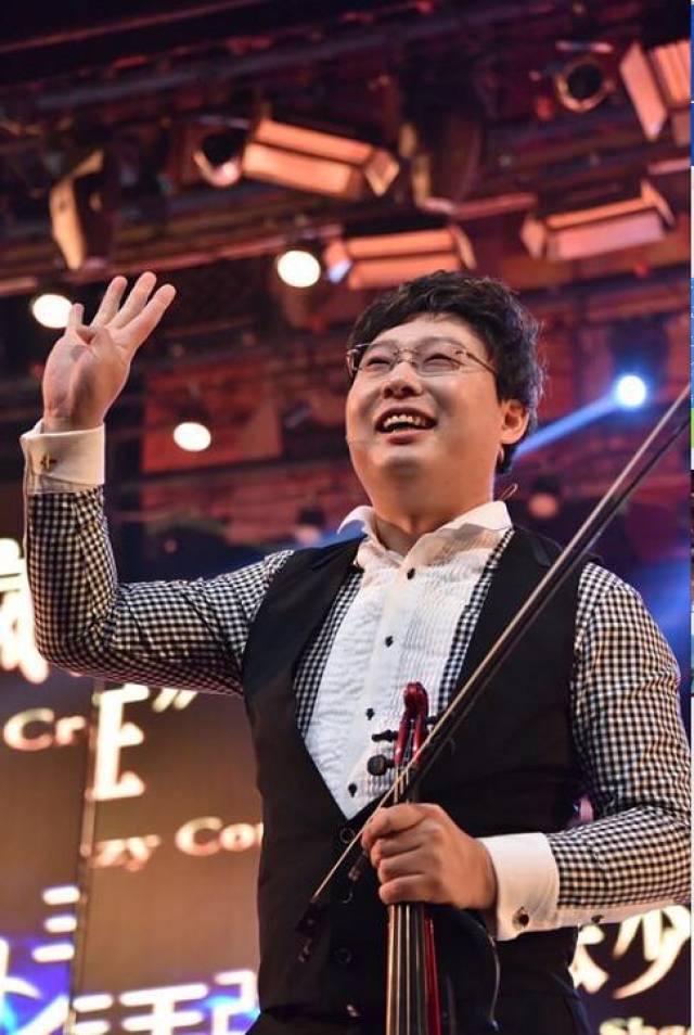 张少博"疯狂小提琴"奏响江西上饶