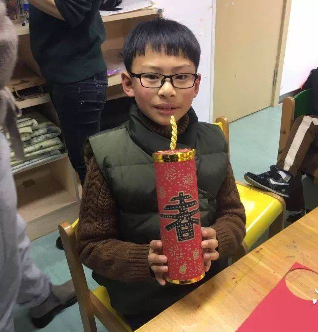 酸奶是怎么生产出来的?奶牛有公的吗?小记者