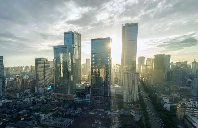 超越武汉、杭州,成都GDP开挂了!2017成就让世
