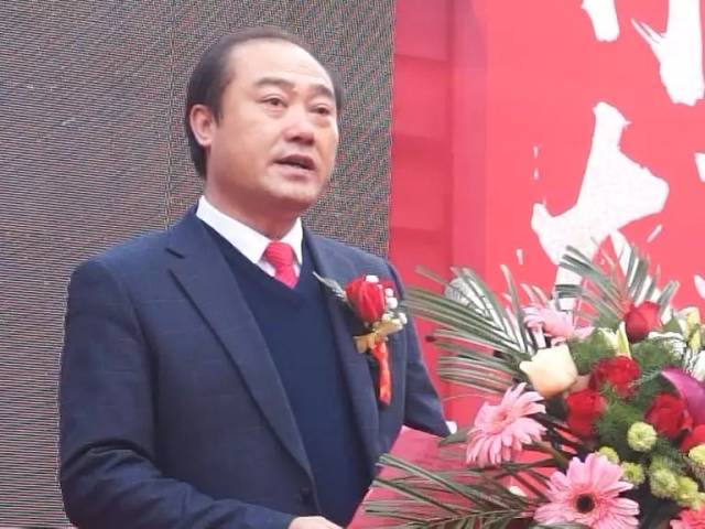 河南金凯帝公司董事长,光山县二高分校董事长吕述国首先致辞,河南省