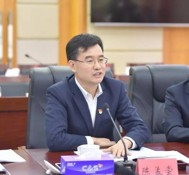 签约仪式前,河源市委书记丁红都,市长叶梅芬与广东联通副总经理陈孟尝