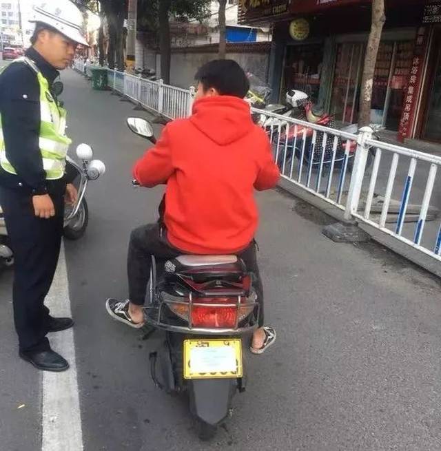 福安摩托车纷纷"戴口罩",城区一中队:这是病,得治!