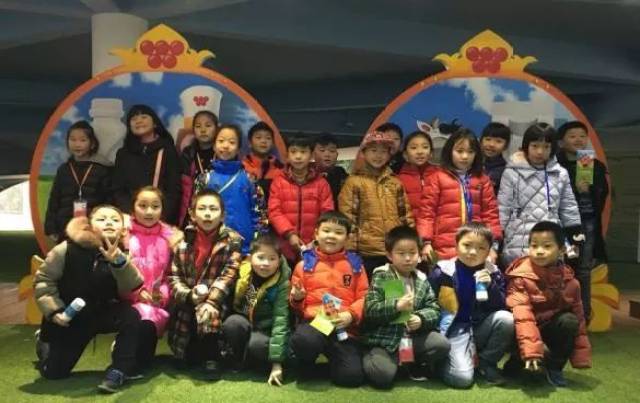 酸奶是怎么生产出来的?奶牛有公的吗?小记者