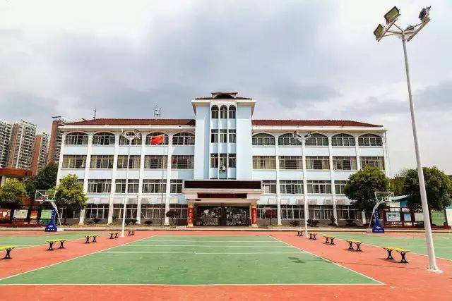 启龙学校在永州率先引入国家数字软件多媒体教学,高校课堂教学模式