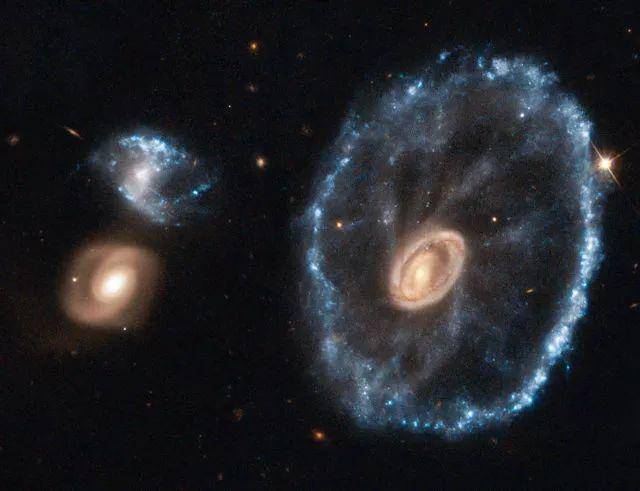 车轮星系的高清影像