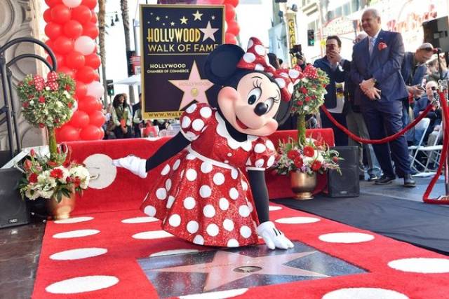 米妮入驻好莱坞星光大道,庆祝90周年纪念日