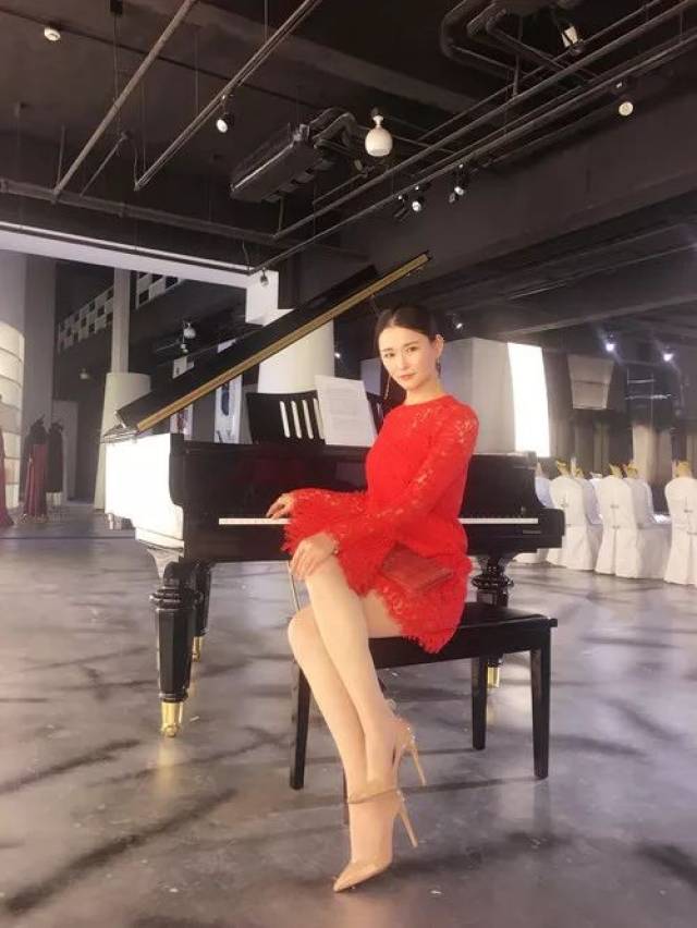 赫伟(vivian) 中国服装设计师协会会员,品牌唯幻定制viviankiki创始人
