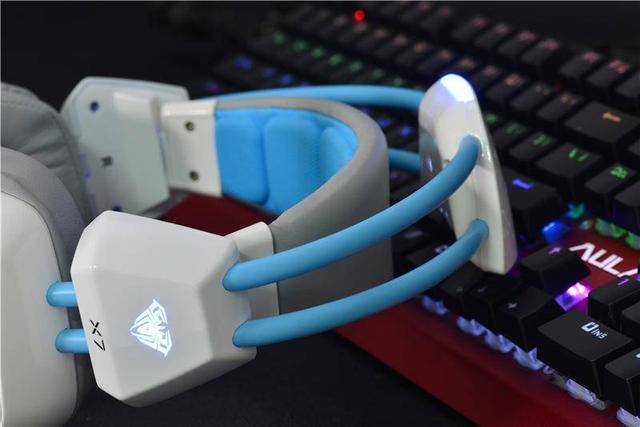 利刃出鞘 狼蛛泰坦听声辨位游戏耳机助你强势