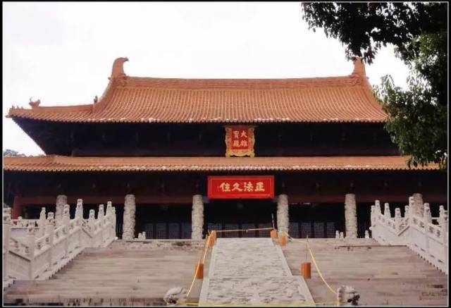长芦寺位于南京市六合区长芦街道,古代长芦镇的长芦崇福禅寺,简称为