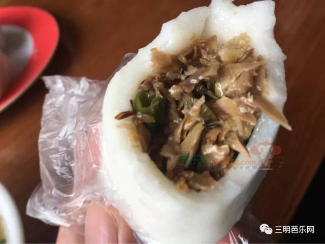 店里的米果和三明市区吃到的不一样,至于哪里不同,你自己尝过就懂了