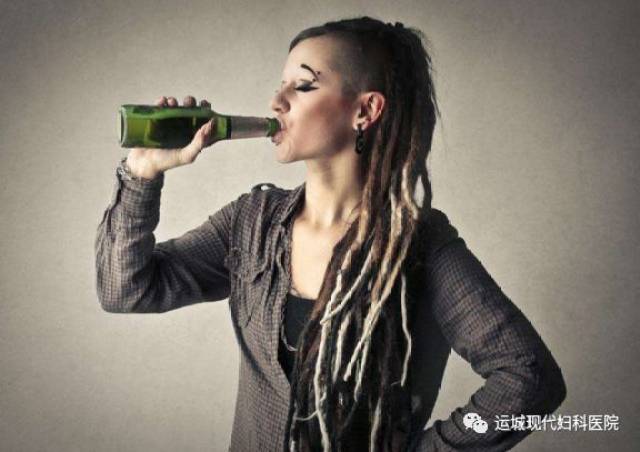 喝酒不能吃什么食物？千万注意四种食物别和酒搭配！