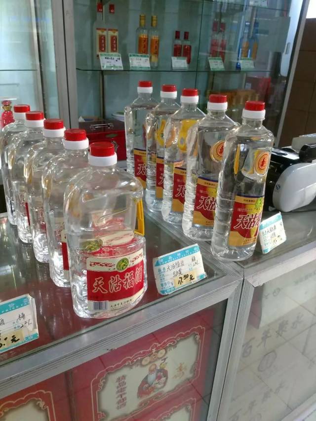 而且 物美价廉!喝完了不上头!每天都有很多老客户上着打酒喝!