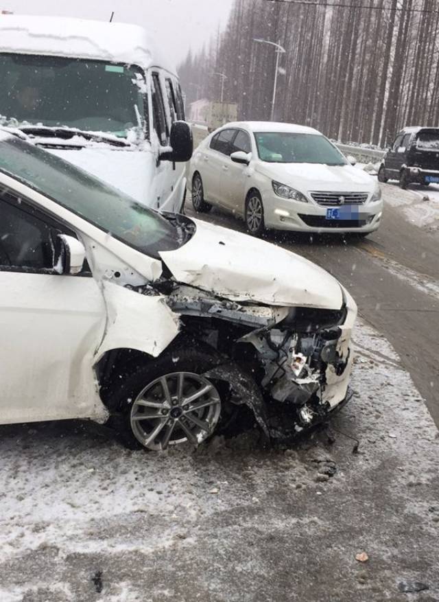 惊险!大雪,丹阳接连发生多起车祸,看得人揪心