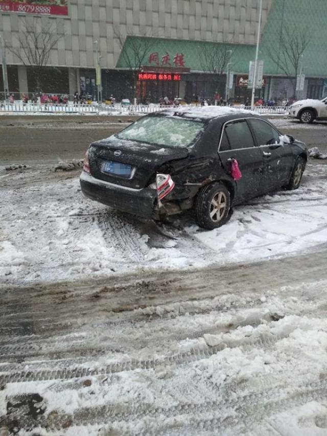 惊险!大雪,丹阳接连发生多起车祸,看得人揪心