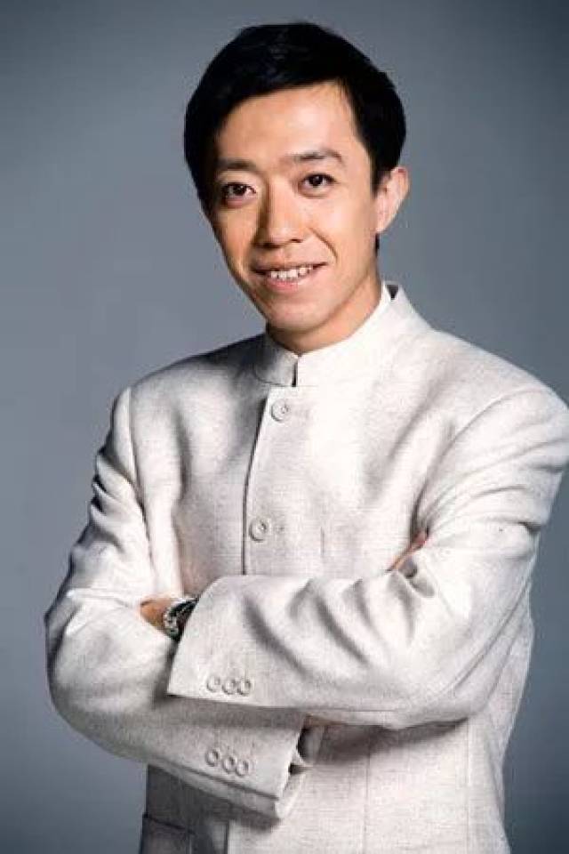 李菁 快板,相声演员,现为中国曲艺家协会快板艺术委员会委员.