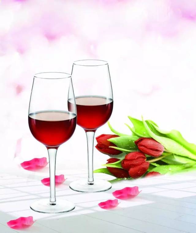 红酒杯,水晶杯和玻璃杯有什么区别?