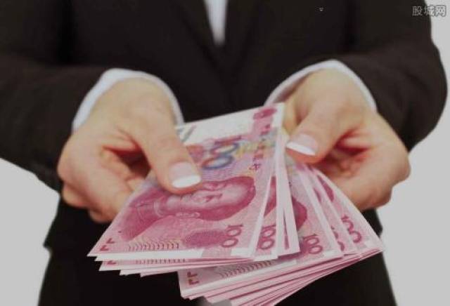 律师收入算gdp_财政收入占gdp的比重