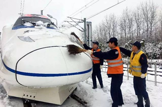 影响,25日渭南北站停运18趟列车, 分别是:d6894/3,d6892,d6807,g1942