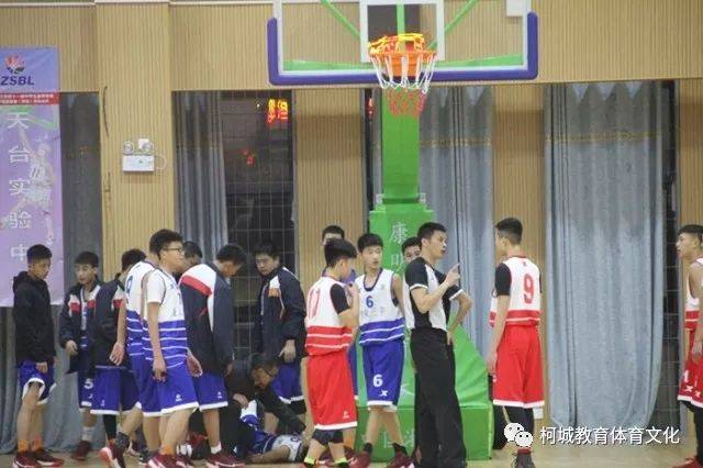 柯城区兴华中学篮球队跻身四强创衢州历史!