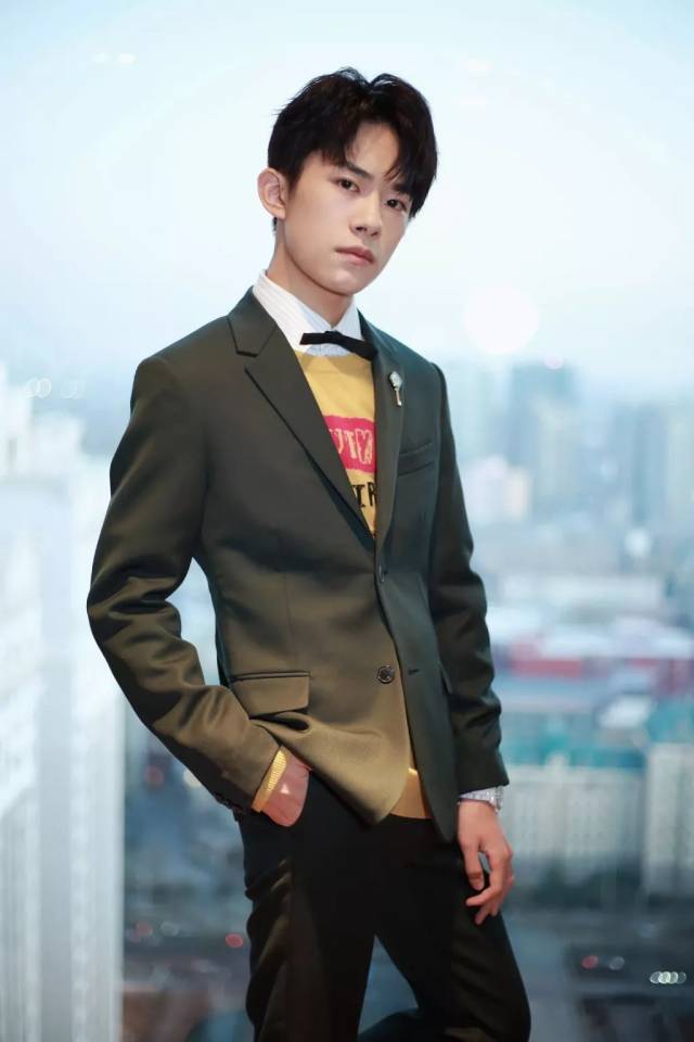 什么叫正装出席 3ba5ec4afc714fb388019aae09ffd5d3.jpeg