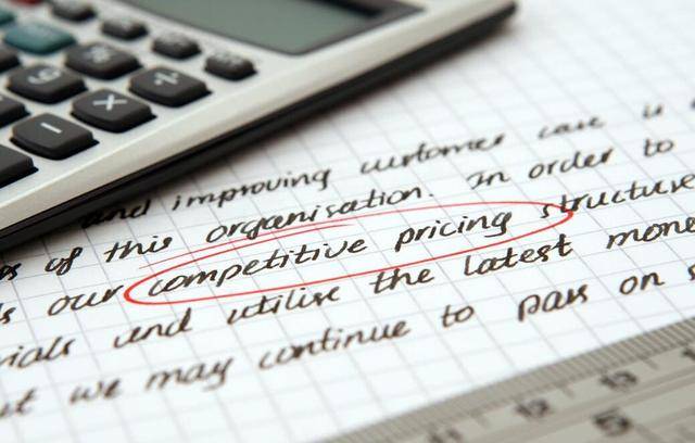 卖房时把房产证给中介会有风险吗?