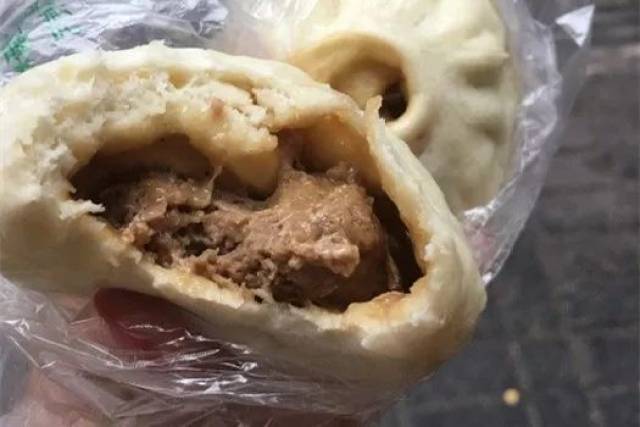 韩包子是有名的 百年老店,许多成都人都是从小吃到了大,当初韩包子都