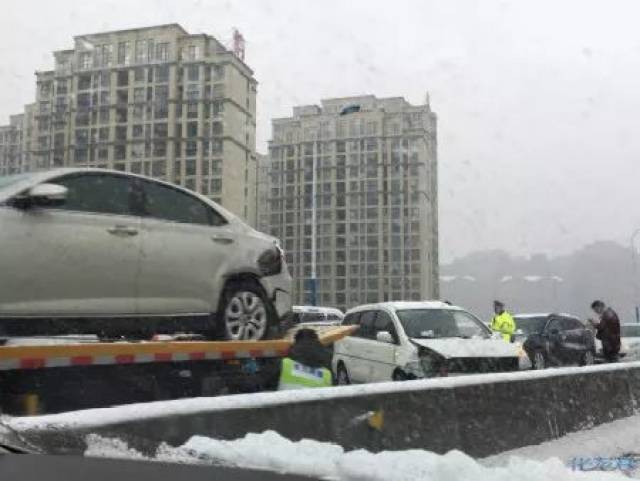 紧急扩散:常州暴雪黄色预警.结冰!停课!车祸!最担心的事情来了!